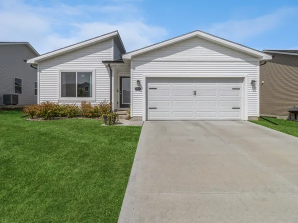 2412 Whispering Ridge Dr, Des Moines, IA 50320