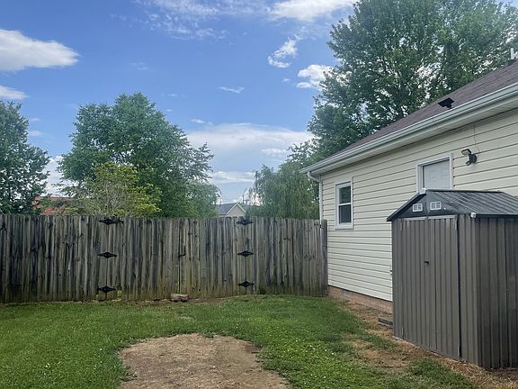3rd image of 3523 Clearwater Dr