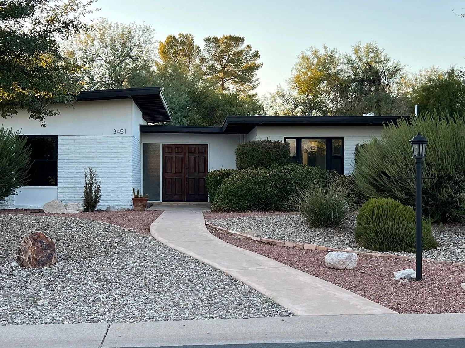 4 bed, 2.5 bath, 2690 sqft, $4,195 — Photo 2