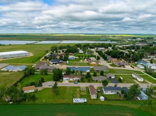 919 Parkway Dr, Crosby, ND 58730