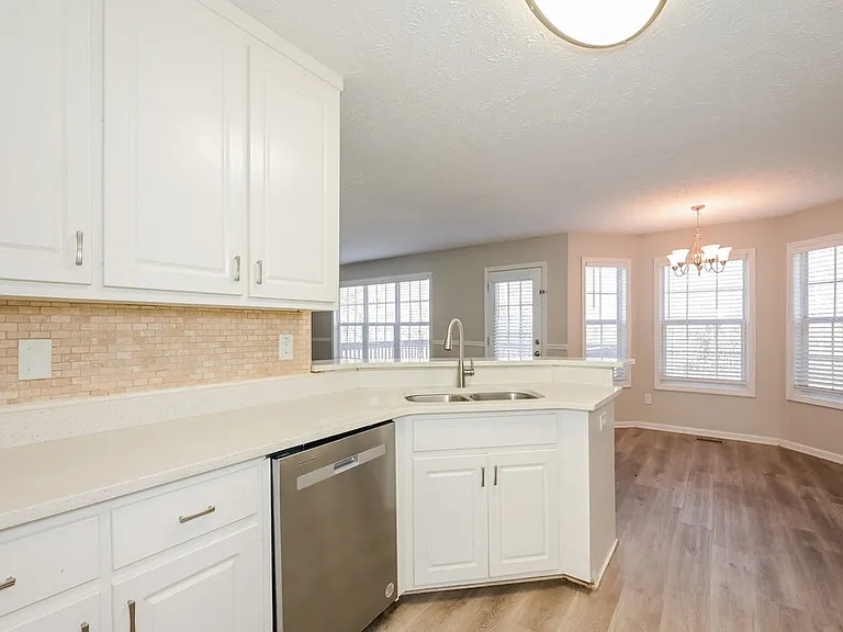 2152 Glen Hope Ln — Photo 8