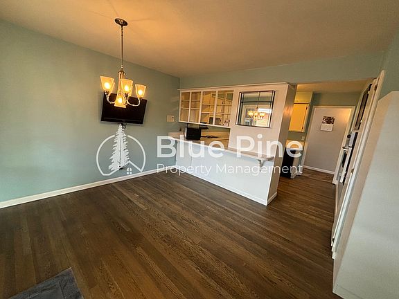 5th image of 1058 Mojave St