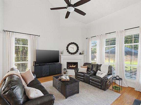 3rd image of 314 Napa Dr