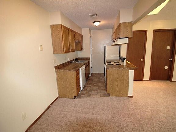 3rd image of 1209 Parkwood Ct