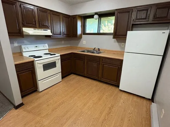 719 1st St S #6, Newton, IA 50208