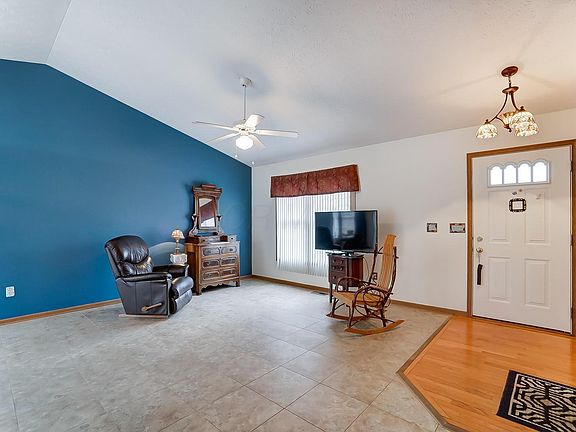 4th image of 504 Sandmar Dr