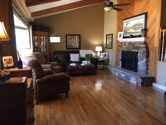 Living room, gas fireplace