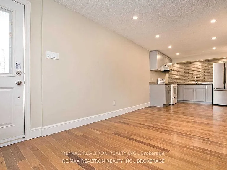 2 Callahan Rd #LOWER — Photo 3
