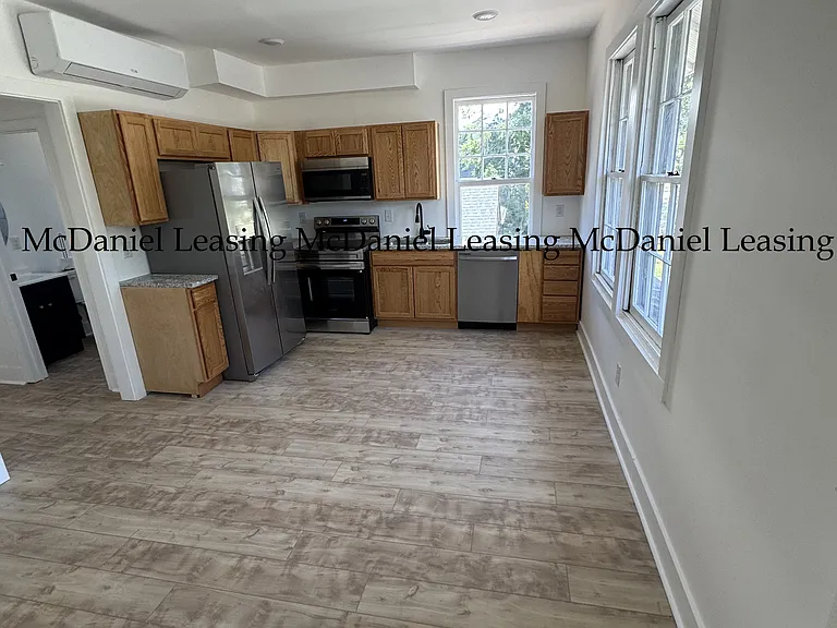 530 Peronneau St #1 — Photo 7