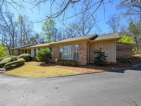 3rd image of 3820 N Woodridge Rd