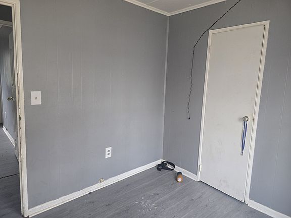 3rd image of 3508 Kings Park Dr N
