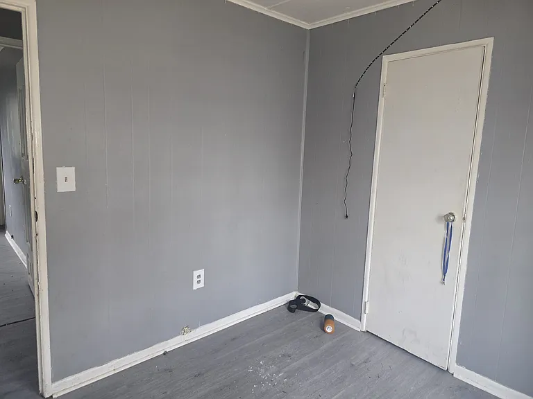 3508 Kings Park Dr N — Photo 3
