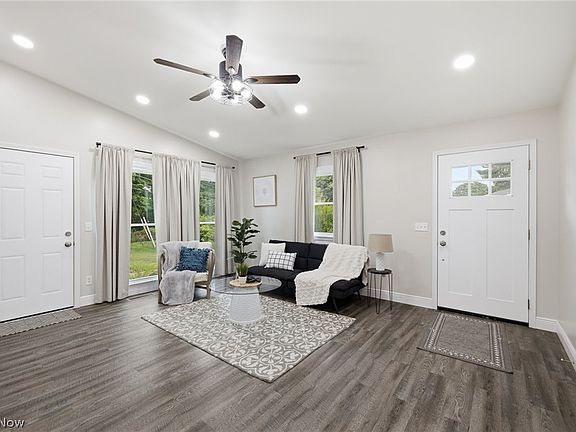 3rd image of 118 Sherwood Dr