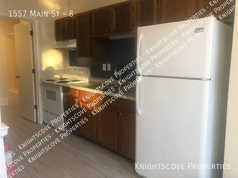 1557 Main St #8 — Photo 6