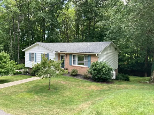 209 Crestway Dr, Beckley, WV 25801