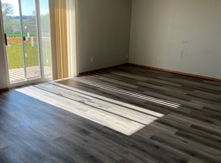 500 W Acres Dr #5, Valley Springs, SD 57068