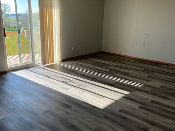500 W Acres Dr #5, Valley Springs, SD 57068