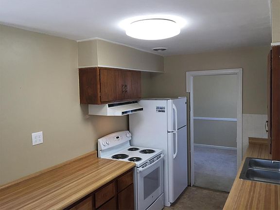 5th image of 4809 Autumn Ln NW