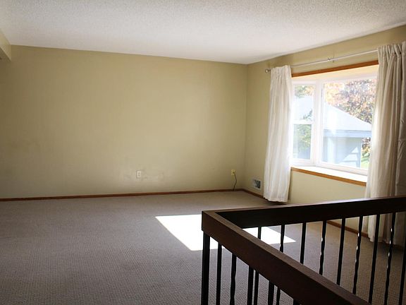 3rd image of 671 California Ave E