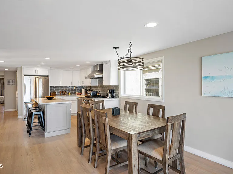 305 Ocean Dr — Photo 12