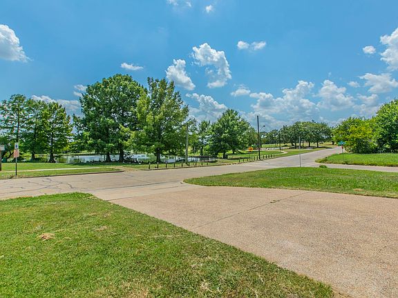4th image of 1936 Post Oak Dr