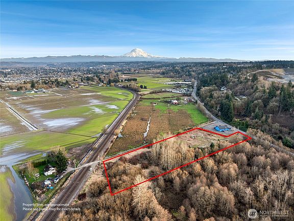 4th image of 5507 Pioneer Way E
