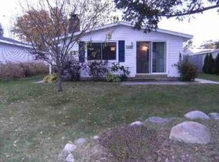 214 Lake St, Elk Rapids, MI 49629
