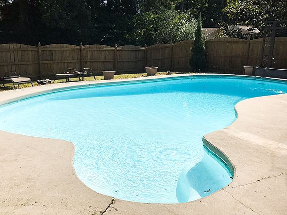 3rd image of 2316 Juniper Dr