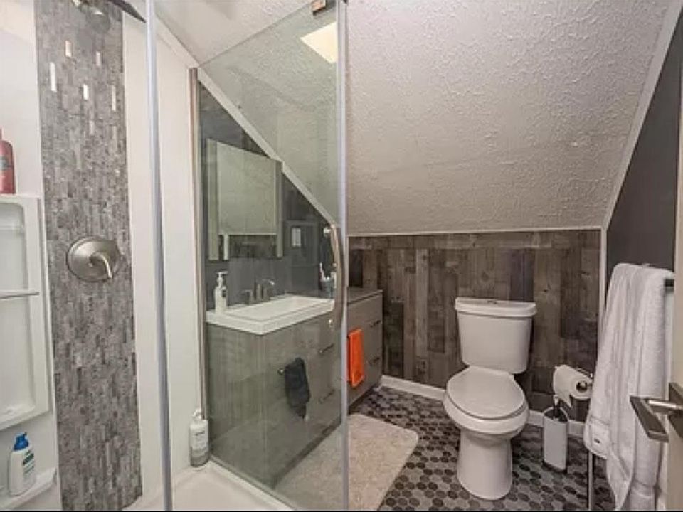 2nd image of 3469 Bessie St #B