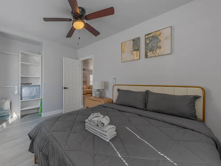 2461 Saint Pierre Ave — Photo 38
