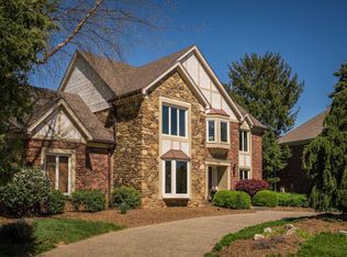 709 Bedfordshire Rd, Hurstbourne, KY 40222