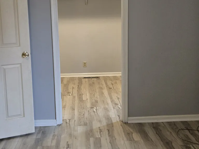 entrance to the MBR closet. There
is a door, it is open.
