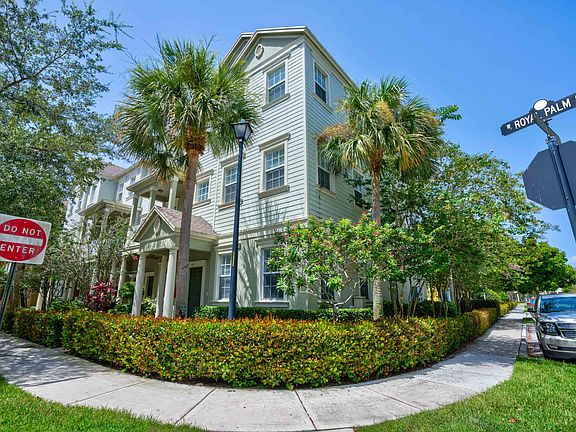 2nd image of 122 W Royal Palm Cir APT 104