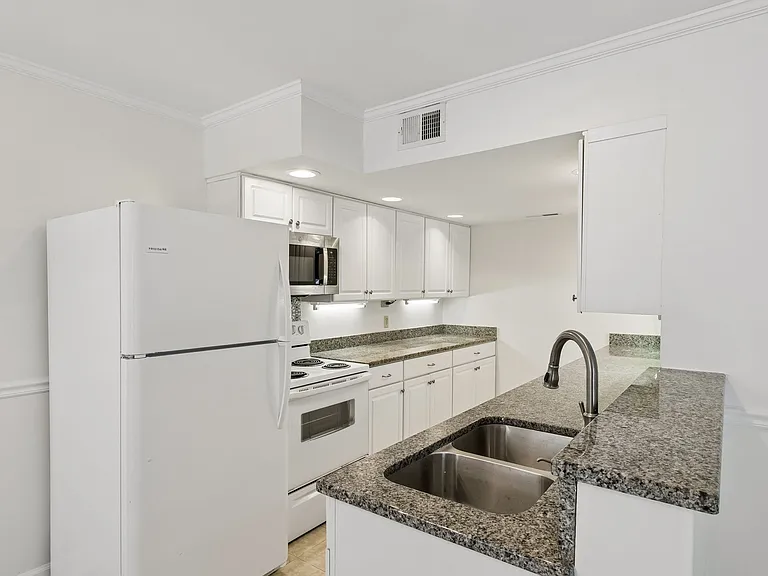 1129 W Main St #8 — Photo 6