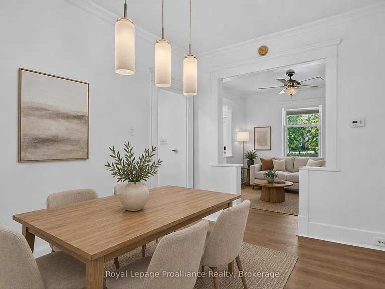 367 Edinburgh St — Photo 4