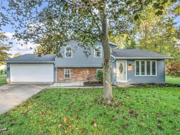 209 Oakwood Ln, Seville, OH 44273