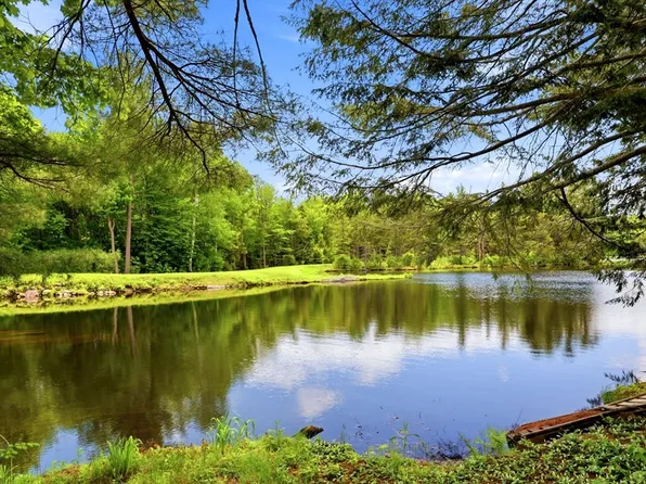54 Papoose Lake Dr, Heath, MA 01346