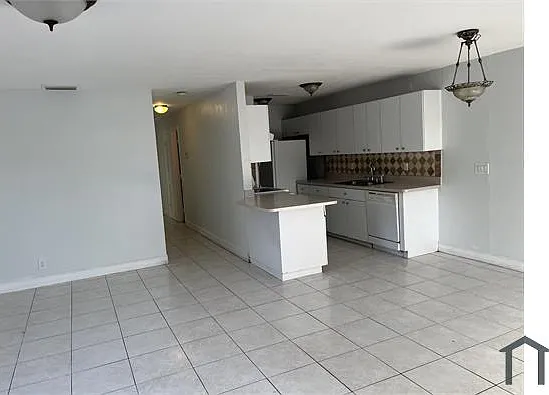 3 bed, 2380 sqft, $2,350 — Photo 3
