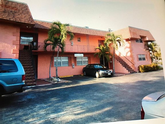 3rd image of 4843 SW 45th Ave APT D
