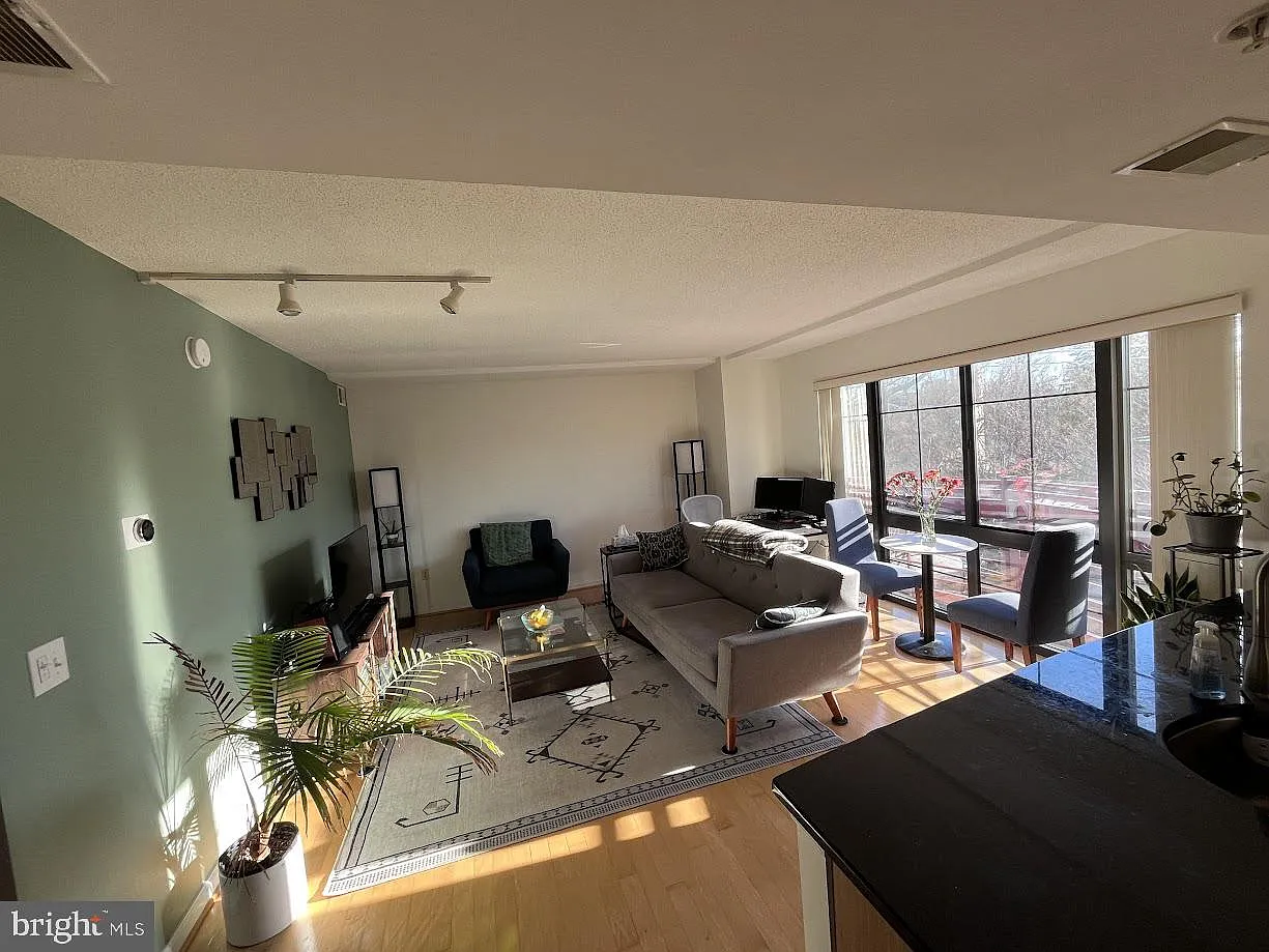 2 bed, 1103 sqft, $2,500 — Photo 3