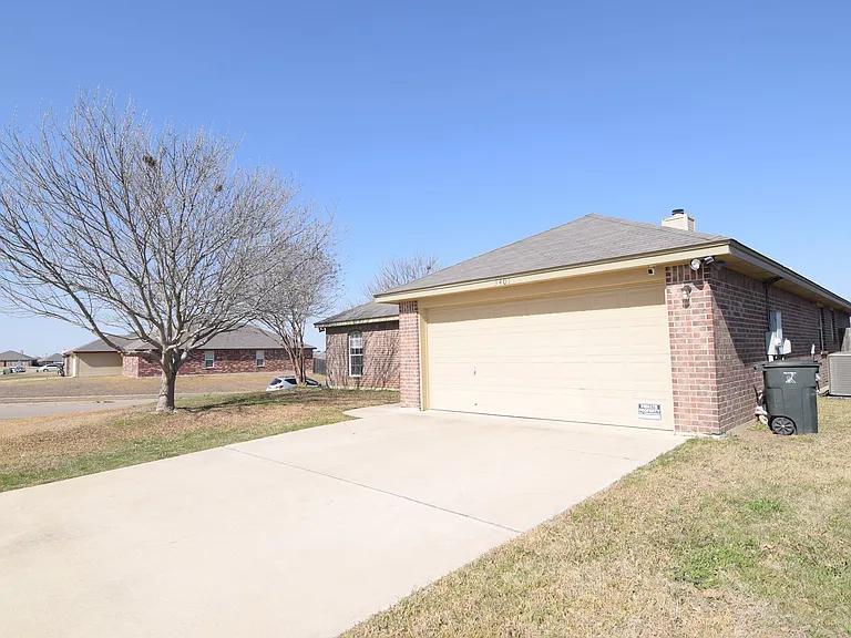 3401 Lorena Dr — Photo 3
