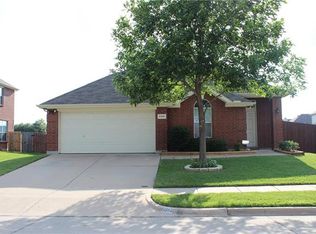 5315 Lake Gardens Dr, Grand Prairie, TX 75052