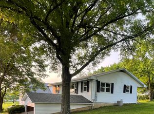 909 E Jefferson St, Linn, MO 65051