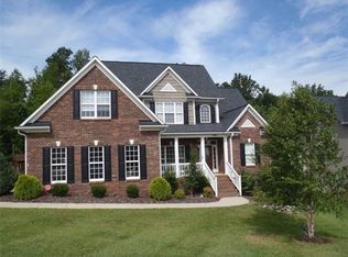 1902 Waterbury Ct, Hickory, NC 28602