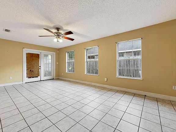 3rd image of 1513 Porpoise St