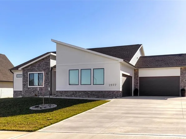 2977 NW Brookside Dr, Grimes, IA 50111