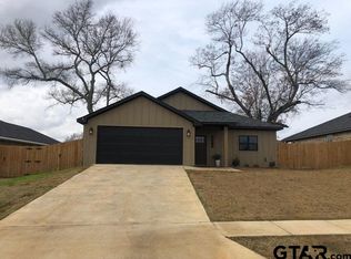 17213 Crossing Cir, Lindale, TX 75771