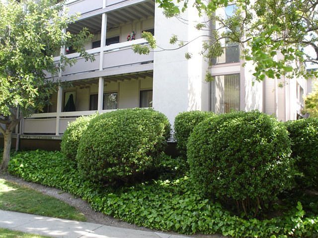 Corner view of Unit