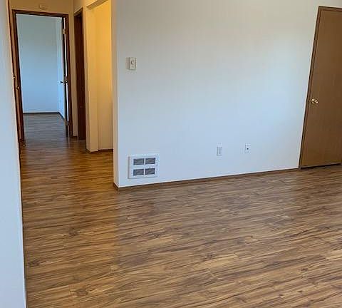 New paint and flooring throughout