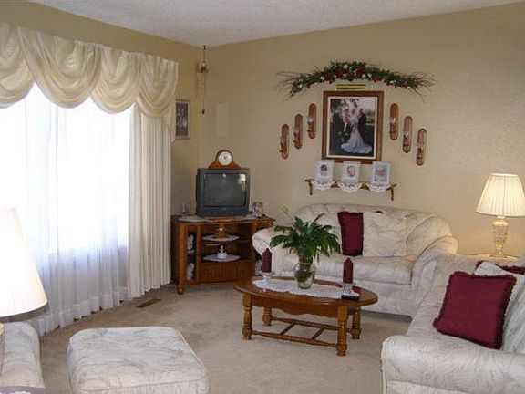 3rd image of 723 Central Plains Ct